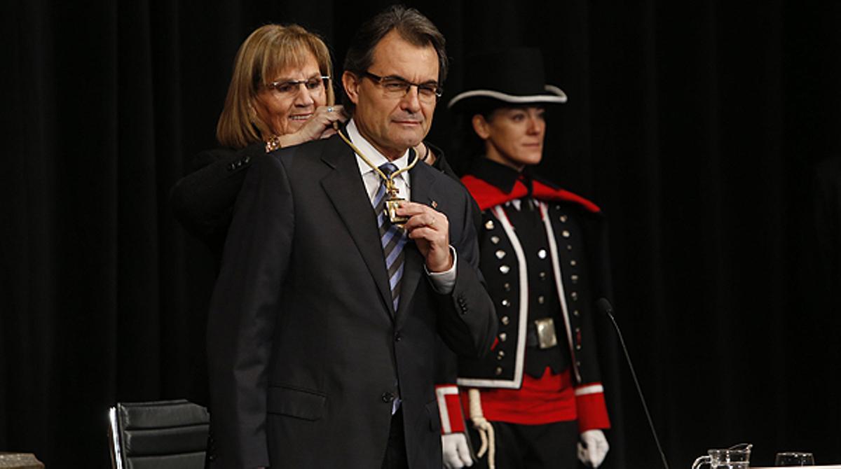 Mas pren possessió com a president de la Generalitat.