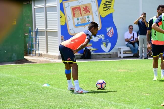 Entrenamiento de la UD Las Palmas en Barranco ...