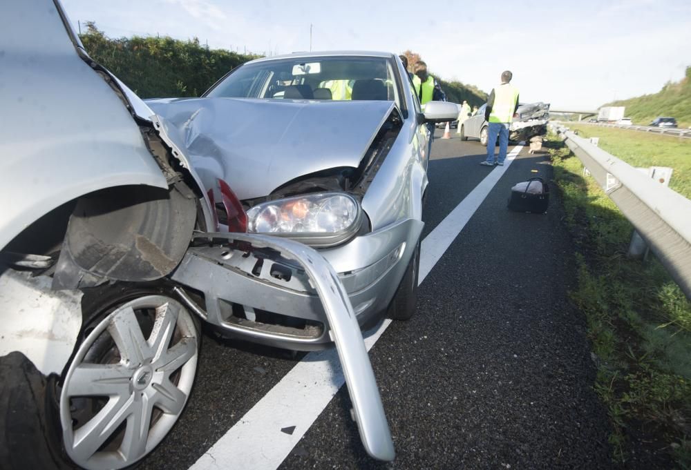 El accidente ocurrió en sentido salida de la ciudad (A Coruña-Santiago).