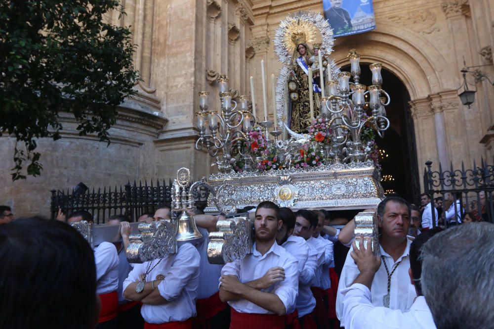 La Virgen del Carmen de Pedregalejo preside el Rosario de las Glorias