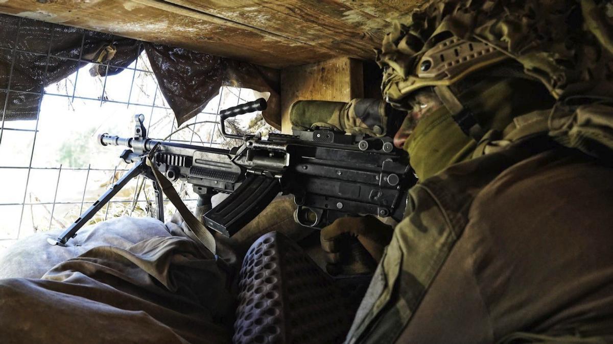 Un soldat, ahir en les maniobres militars de l’operació Orion-26, a Mailly-Le-Camps (França).