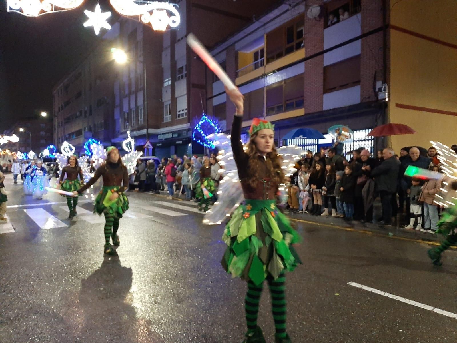 La visita de Papá Noel a El Berrón, en imágenes