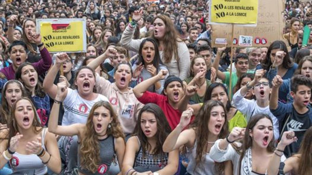 Contestación 8Manifestación de estudiantes contra la LOMCE realizada en Barcelona durante la jornada de huelga del 26 de octubre.