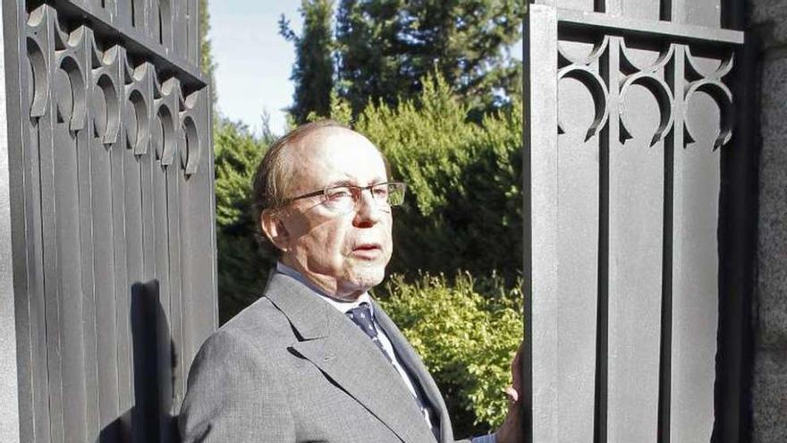 José María Ruíz-Mateos, en la puerta de su casa, en 2012. // Faro