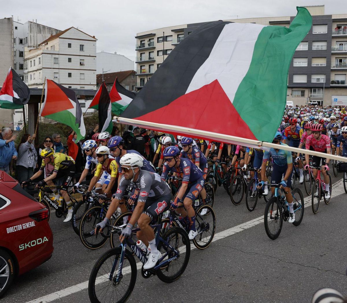 La Vuelta queda al caire de l’abisme La Vuelta queda al caire de l’abisme