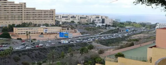 Abren la salida del túnel de Julio Luengo hacia Alcaravaneras tras el vuelco de un coche