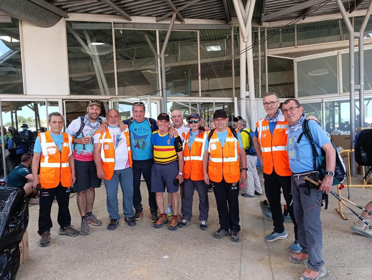 Jorgeadores y voluntarios, en el Palacio de los Deportes en la tarde de ayer.
