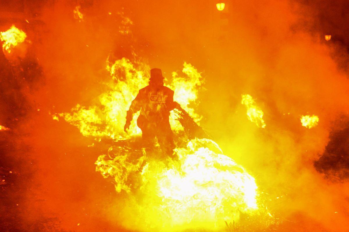 La provincia de Cáceres celebra el 'Día de la Pura' bajo el fuego