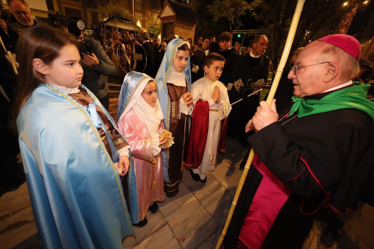 08/03/2026. Castellon. Magdalena 2026. Entrada de los carros engalanats a la ciudad por el Forn del Pla durante la Tornà de la Romeria. Acto de les Tres Caigudes en el Forn del Pla y Processó de Penitents dentro de las fiestas de la Magdalena de Castellón