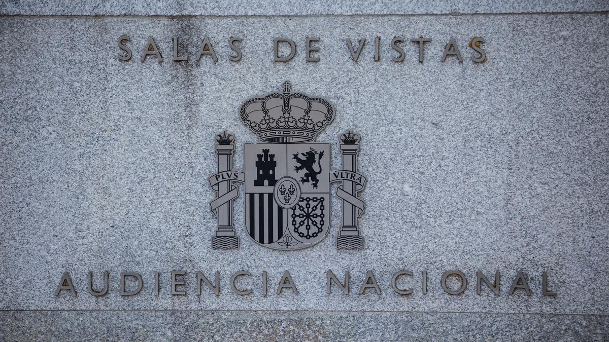 Fachada de la entrada a la Audiencia Nacional.