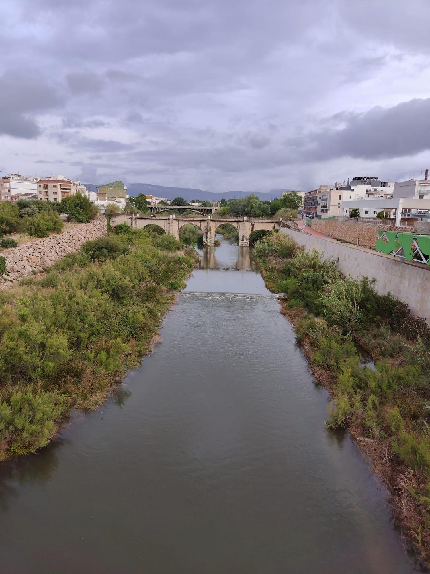 Así baja el río Serpis en Gandia tras las intensas lluvias