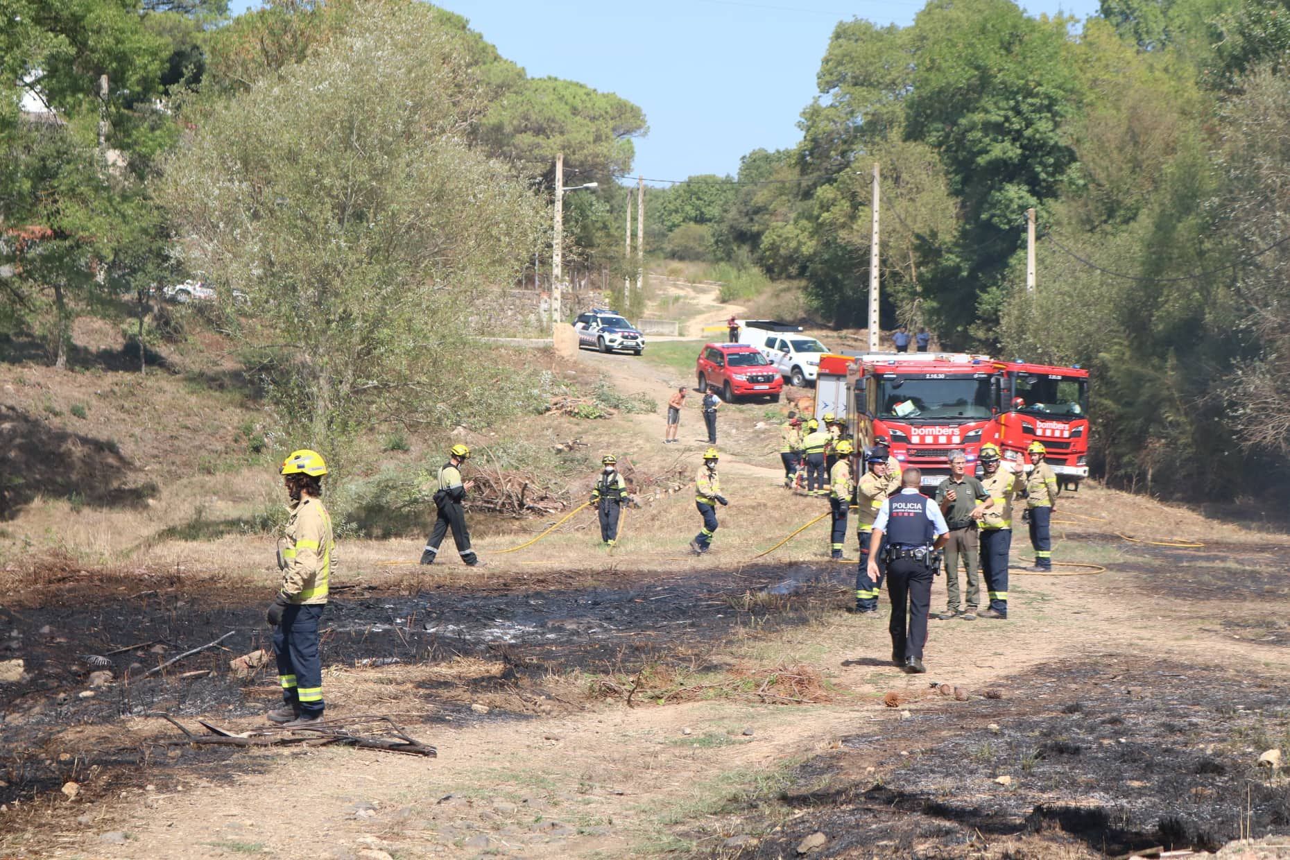 Petit incendi en una àrea boscosa de Maçanet de la Selva