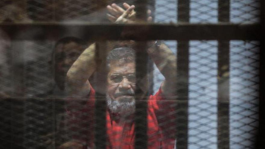 El expresidente Mohamed Morsi a 40 años de cárcel