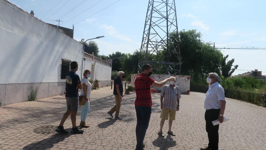 El PSOE reclama la limpieza de los márgenes del canal del Guadalmellato a su paso por San Rafael de la Albaida