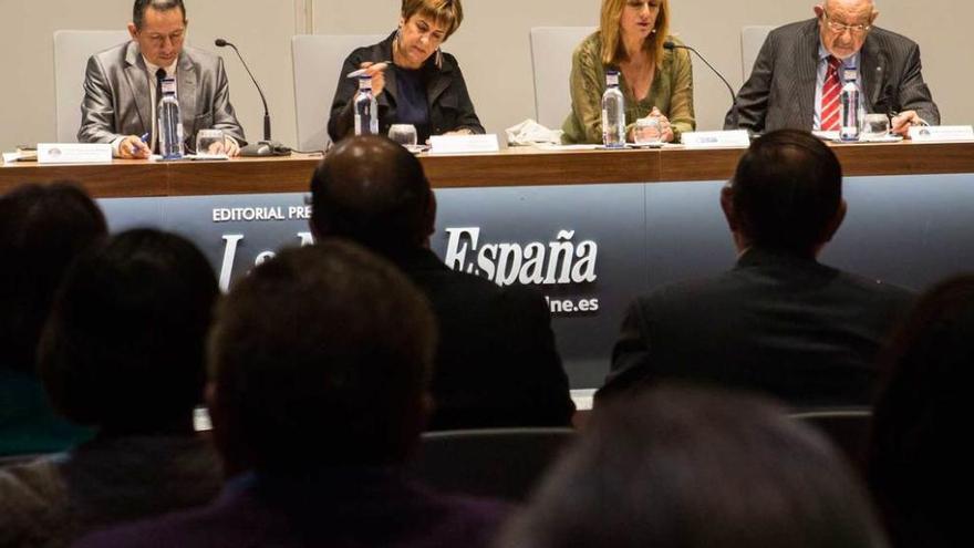 De izquierda a derecha, Orlando Estupiñán, Begoña Serrano, María Luisa Ponga y José Luis García, durante el acto.