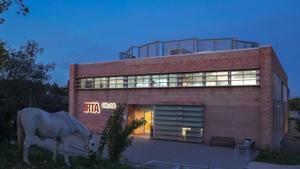 El centre investigat construeix un edifici annex per estudiar patògens perillosos