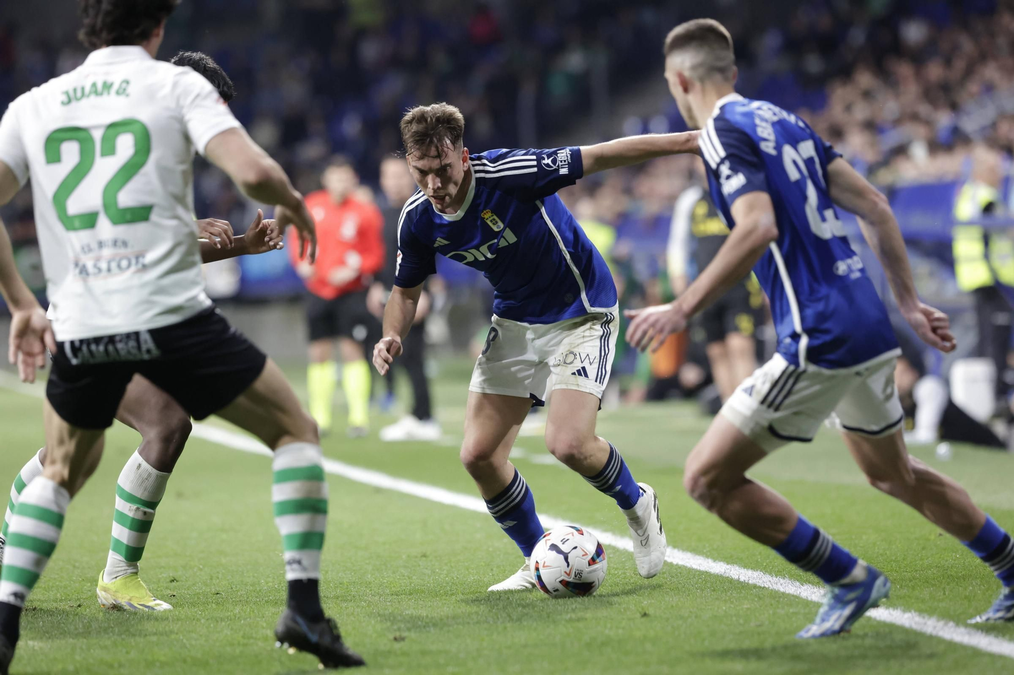 EN IMÁGENES: Partido y ambientazo del Real Oviedo-Racing de Santander disputado en el Tartiere