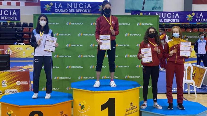 Imagen del podio sénior femenino del Campeonato de España con Lucía Vara en el tercer peldaño.