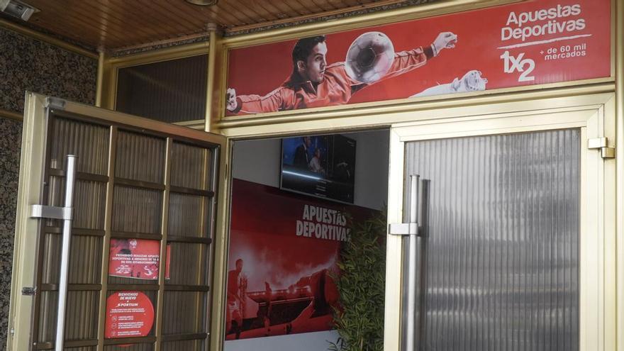 El infierno de los juegos de azar en A Coruña: Agalure trata a 92 familias y alerta del auge de las apuestas deportivas entre jóvenes