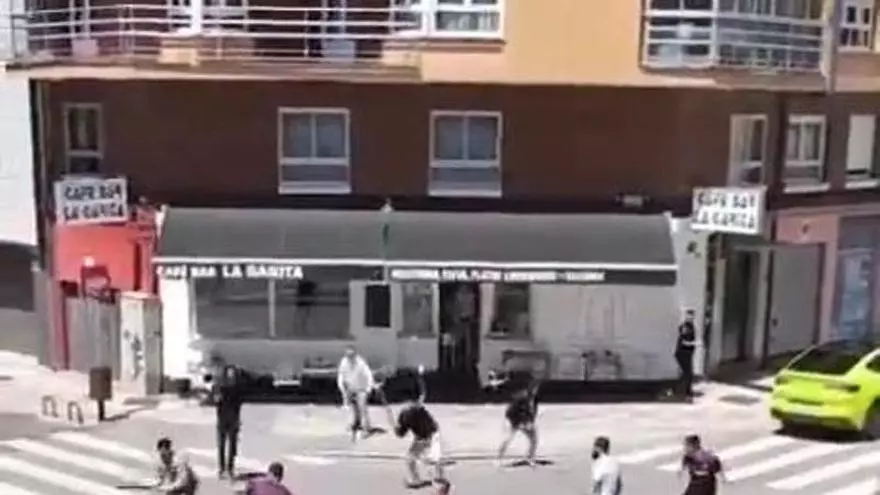 Enfrenamiento entre aficionados del Eibar y la Cultural Leonesa