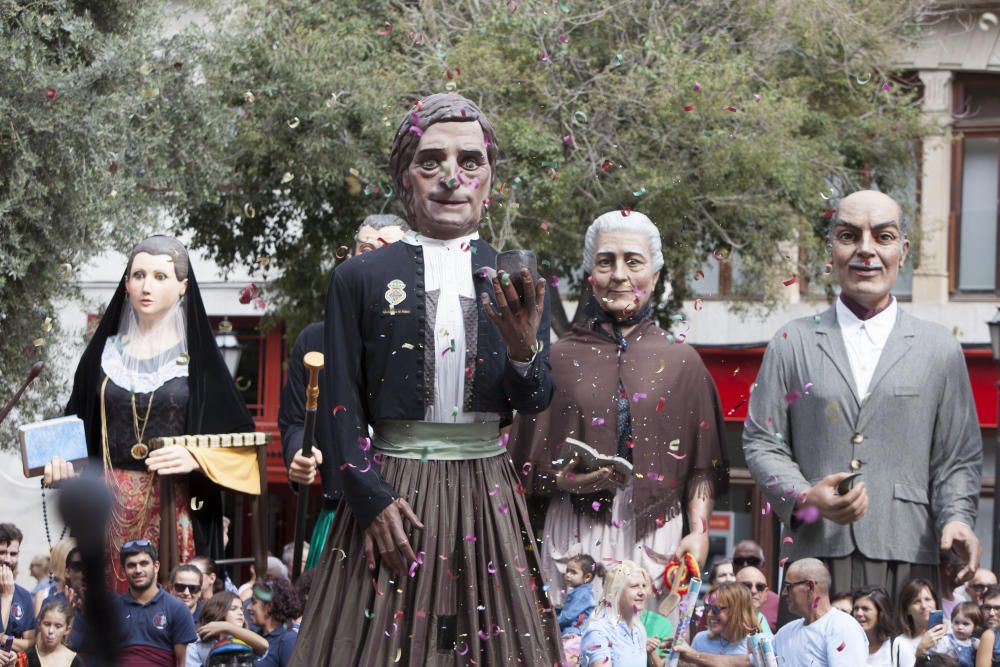 Los gigantes bailan al son de los 'xeremiers' en Palma