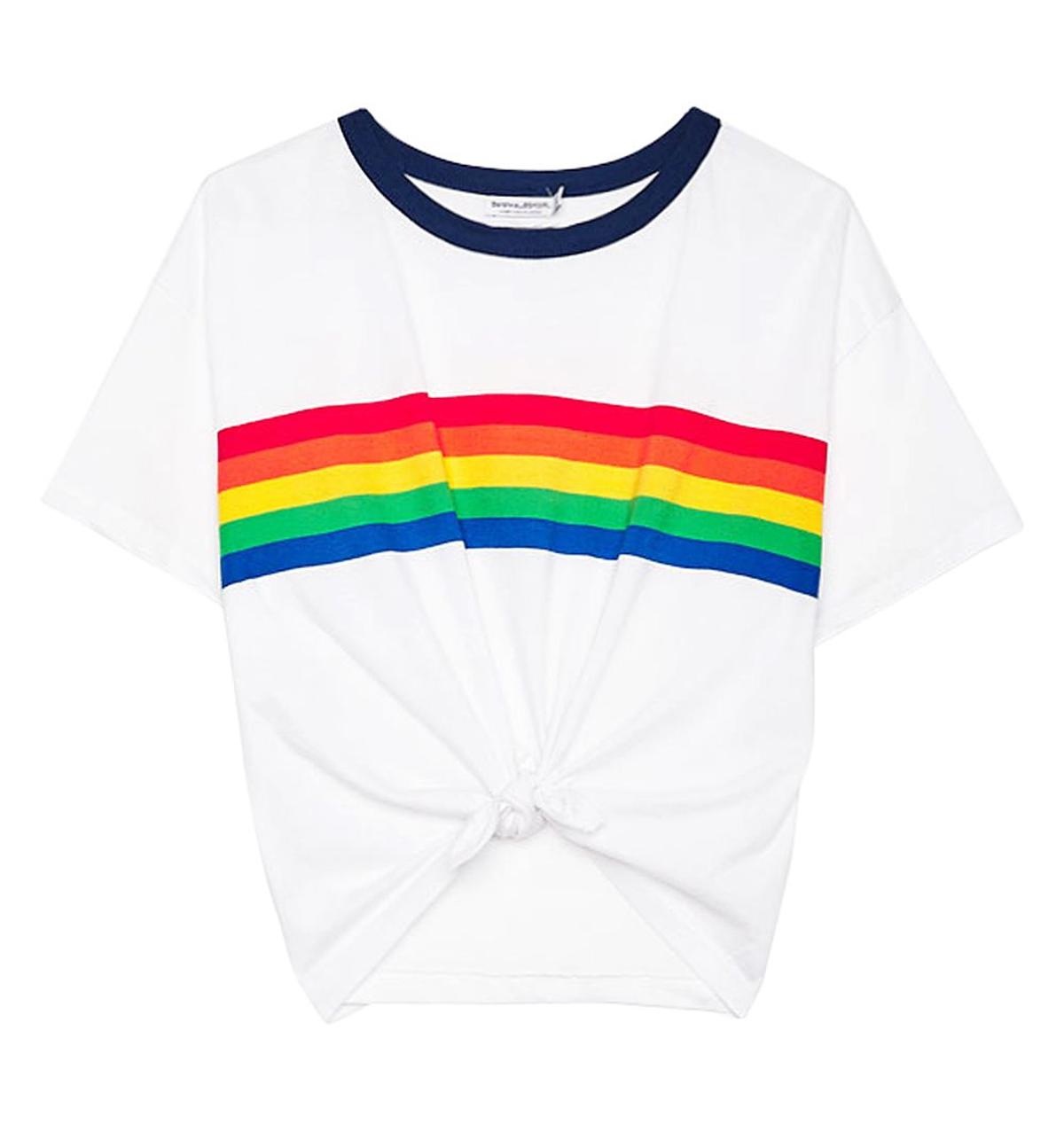 Camiseta nudo con arcoíris, de Bershka
