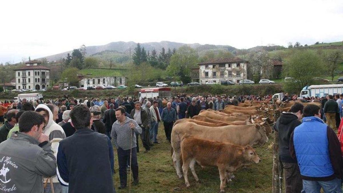 Una edición anterior de la Feria de Semana Santa en Sevares.