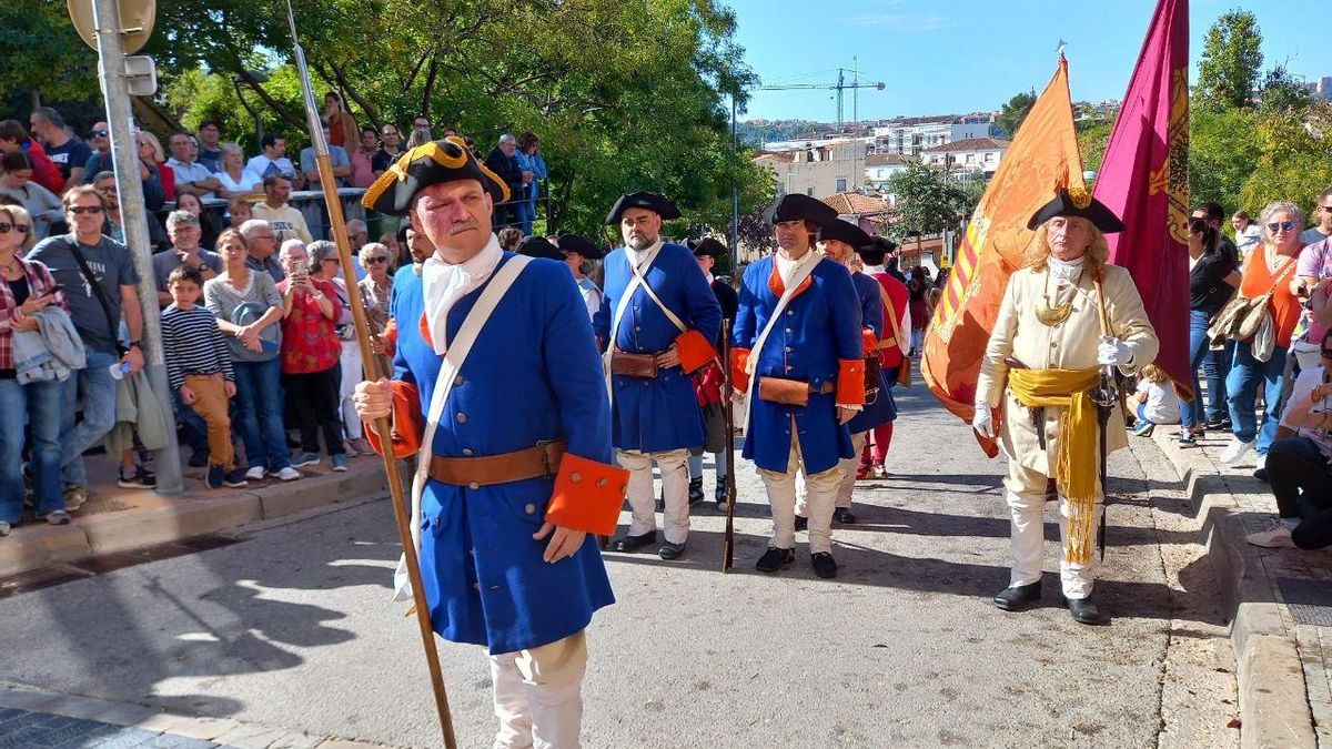 Desfilada a la festa dels Miquelets de l'any passat