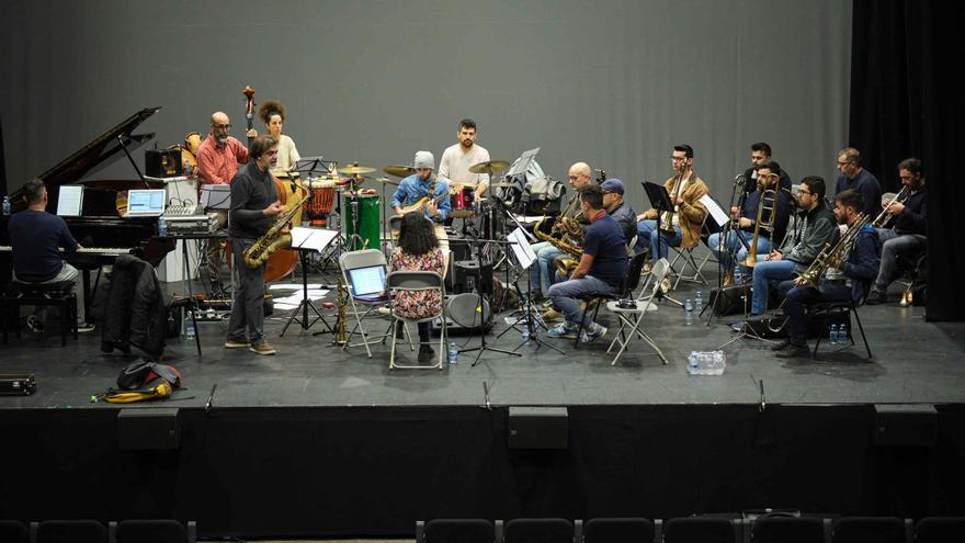 Ensayo de la Big Band de Canarias para el concierto de Año Nuevo