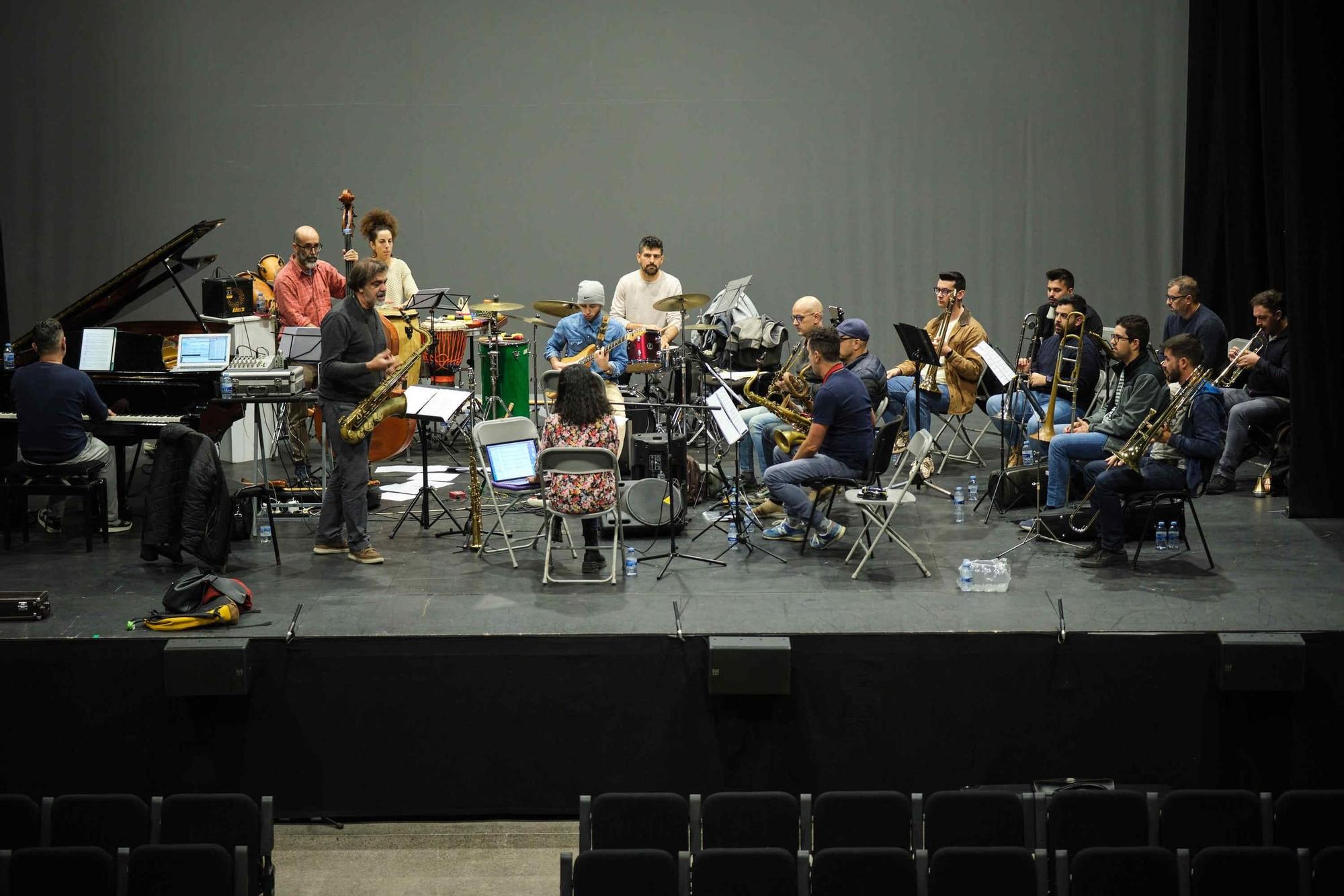 Ensayo de la Big Band de Canarias para el concierto de Año Nuevo