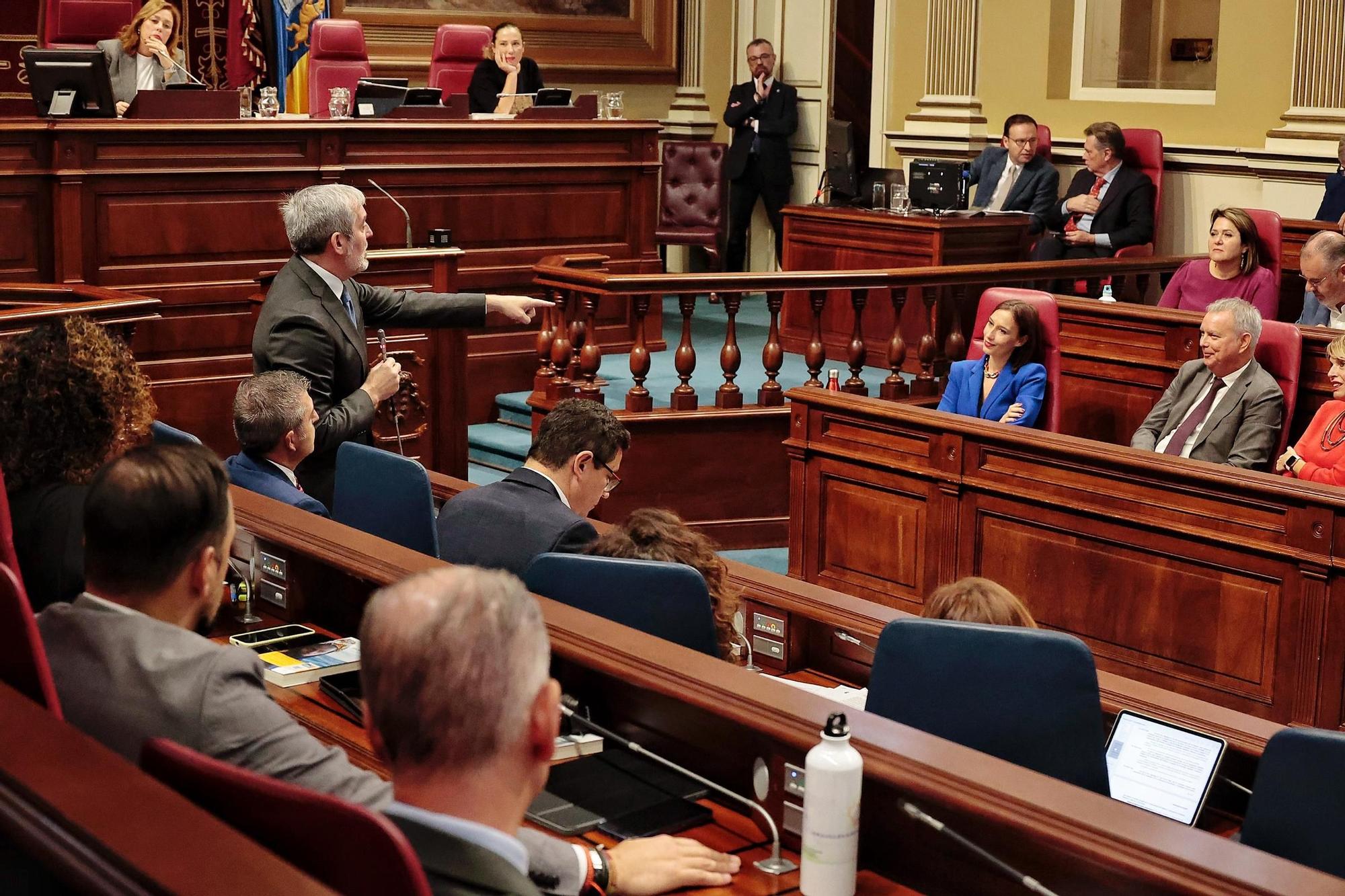 Pleno del Parlamento de Canarias