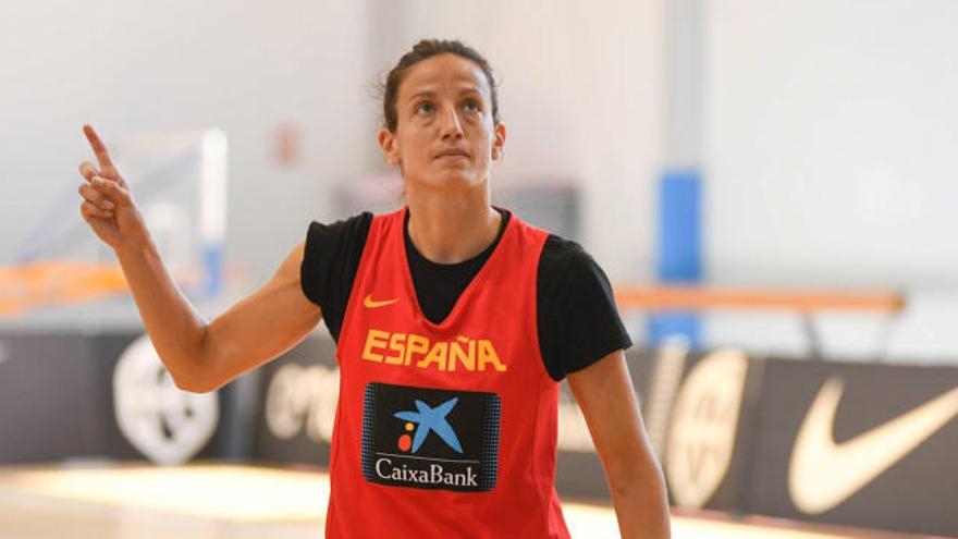 María Pina, durante un entrenamiento con la selección española.