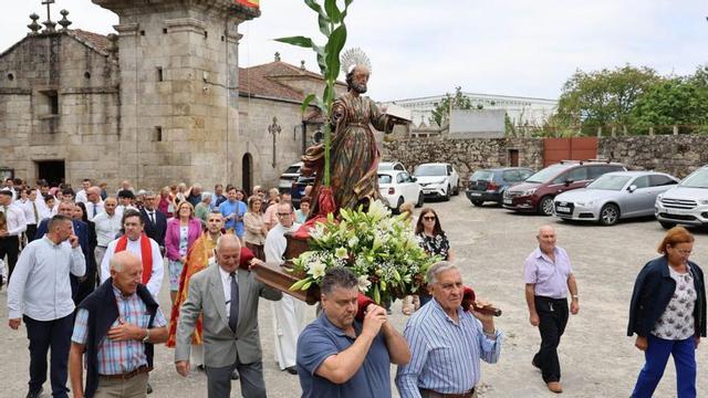 Inicio de la procesión en Sárdoma, ayer.   | // ALBA VILLAR