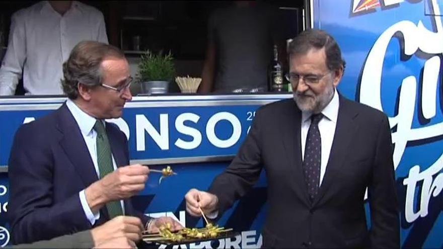 Rajoy disfruta en el 'gilda truck' del PP en San Sebastián