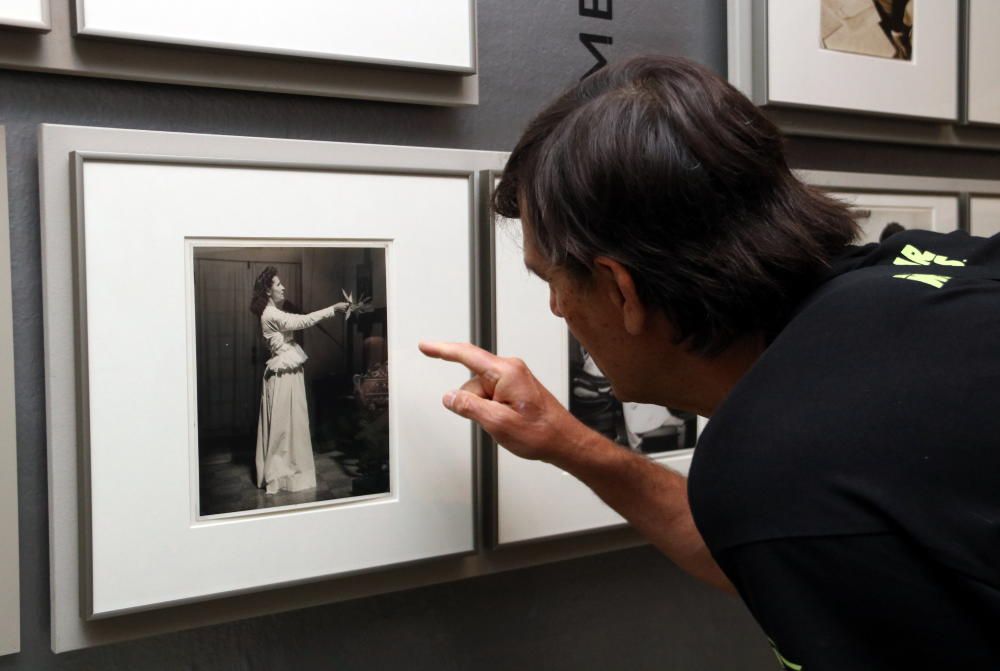 Una exposició a Púbol explora la relació entre Dalí i Gala a través de la imatge