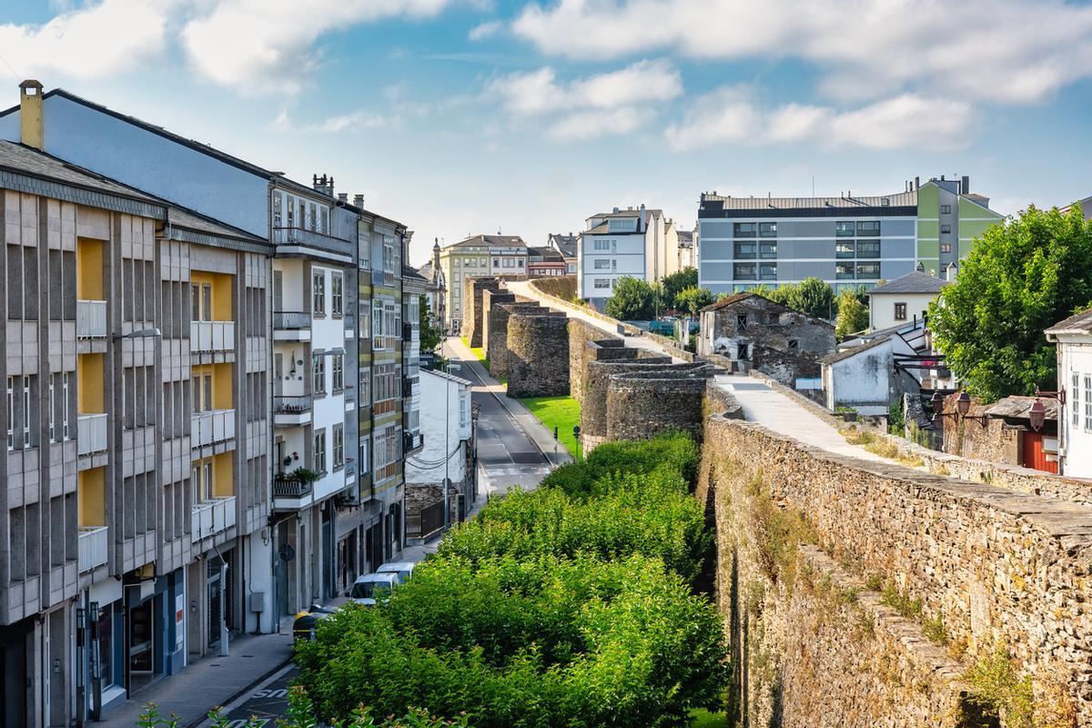 La muralla se integra perfectamente al trazado de la ciudad actual