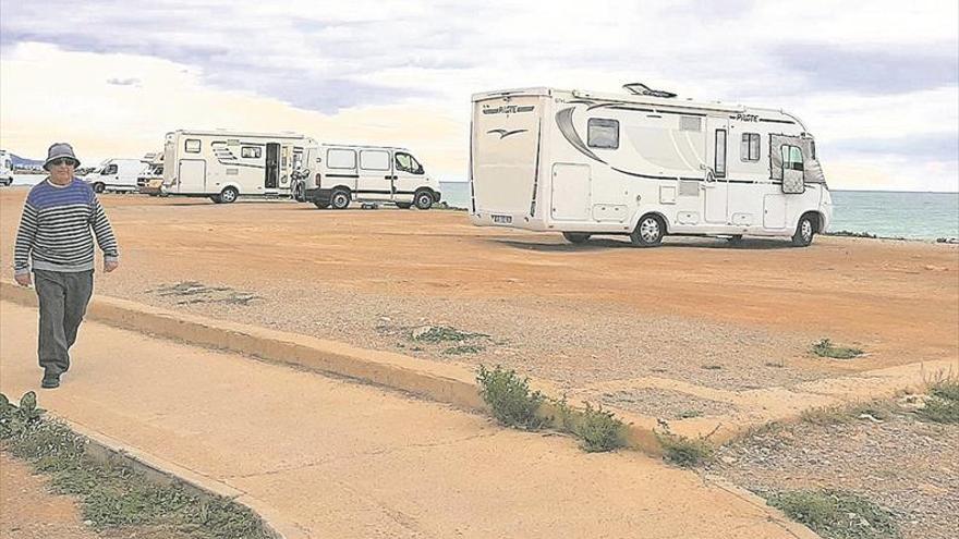 Benicarló prepara medidas contra las caravanas fuera  de la zona regulada