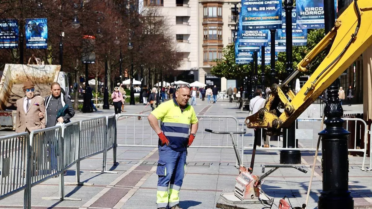 Las obras de mejora en el paseo gijonés de Begoña, en marcha.