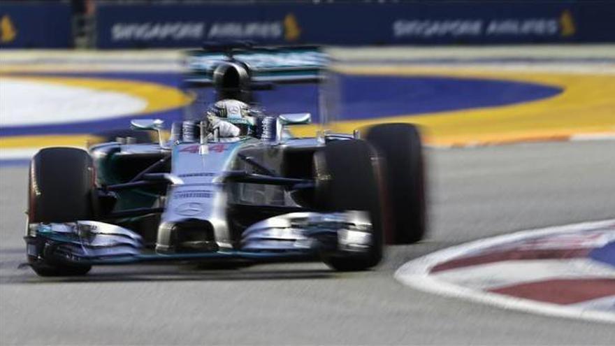 Hamilton supera a Rosberg por siete milésimas en Singapur