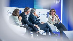 Teresa Ribera, vicepresidenta de Transición Limpia, Justa y Competitiva de la Comisión Europea - Luca de Meo, CEO del Grupo Renault - Jeromin Zettelmeyer, director del Instituto Bruegel - Moderadora: Teresa Garcia-Milà, vicepresidenta del Cercle d’Economia.