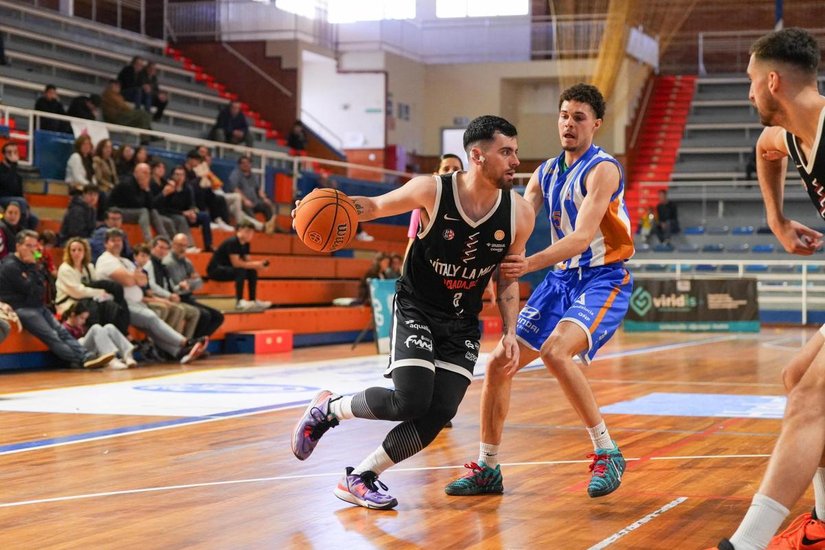 Isma Vázquez dirige el juego en un ataque del BCB en Huelva.