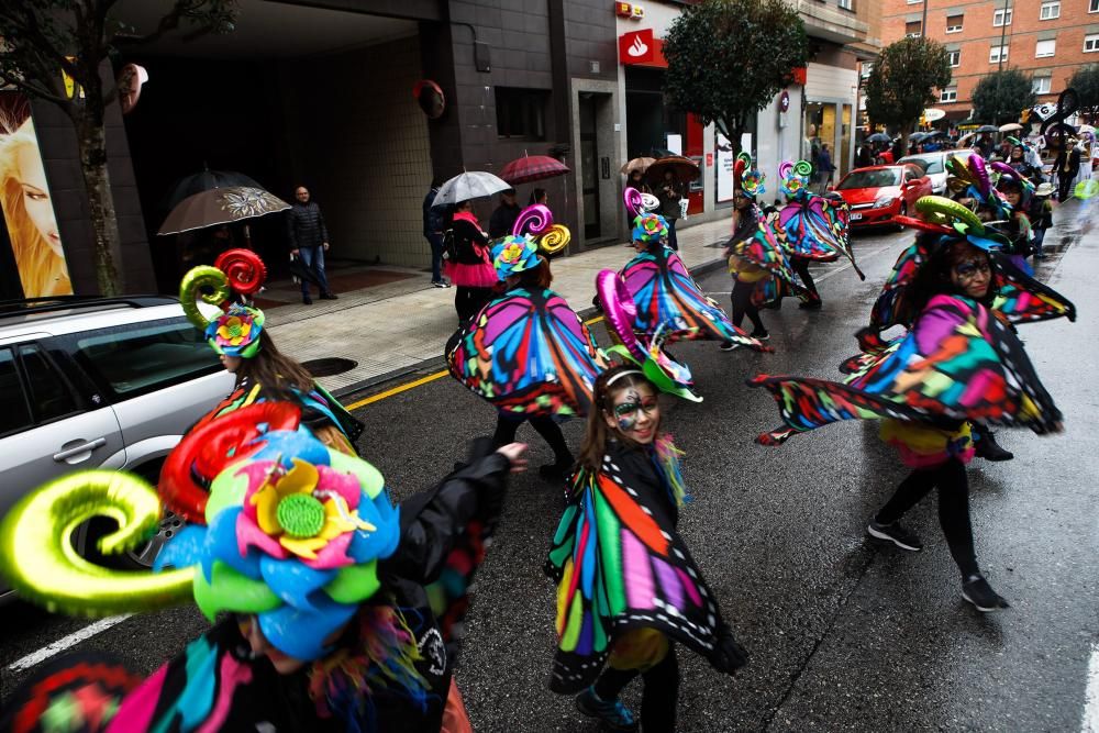 Desfile de charangas en Pumarín, en Gijón