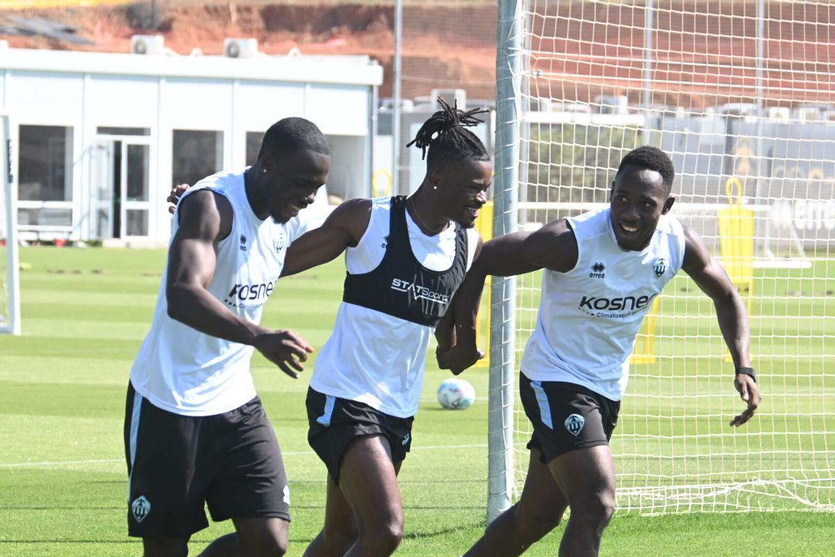 Entrenamiento de los 'orelluts', en la Ciudad Deportiva Globeenergy, antes del Castellón-Eibar