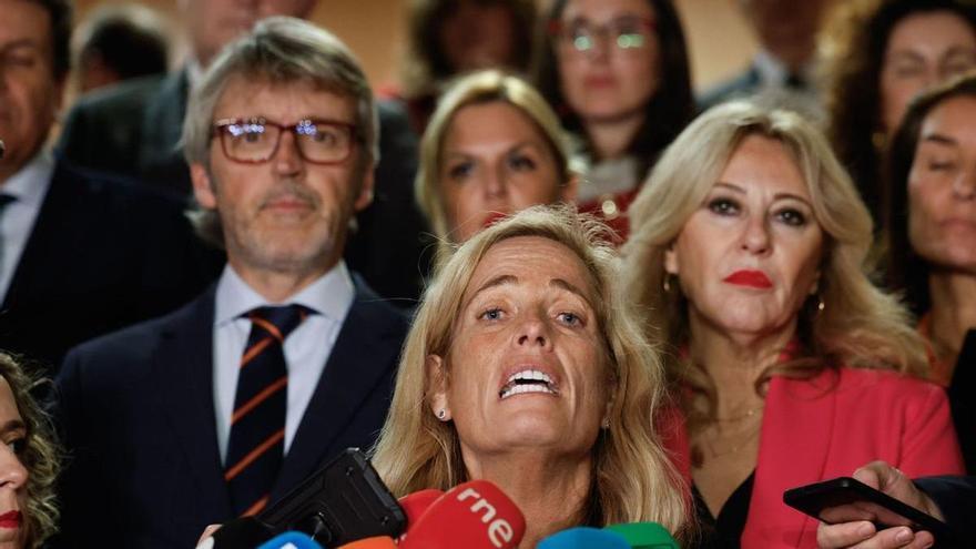 Los consejeros de Hacienda de las comunidades gobernadas por el PP, ayer, tras abandonar el Consejo de Política Fiscal y Financiera. | MARISCAL