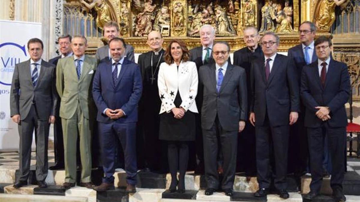 Miguel Ángel Liso (primero por la derecha), en la firma de los convenios para la difusión del octavo centenario de la Catedral de Burgos