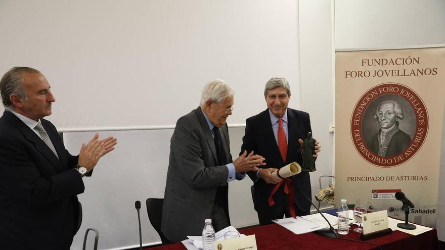 José Luis García Delgado, patrono de honor del Foro Jovellanos (en imágenes)