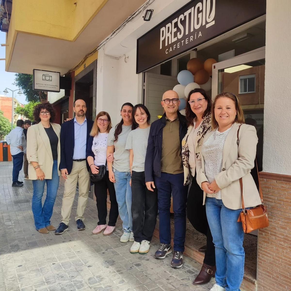 Los alcaldes de Aldaia y Alaquàs junto a algunas concejalas apoya la apertura de una cetería libre de gluten.