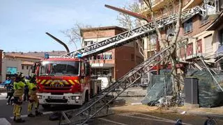 Cae al vacío un andamio desde un séptimo piso en Zamora y hay dos heridos graves y una leve: "No nos mató de milagro"