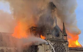 Francia insta a embarazadas y niños vecinos de Notre Dame a hacerse un análisis de plomo en la sangre