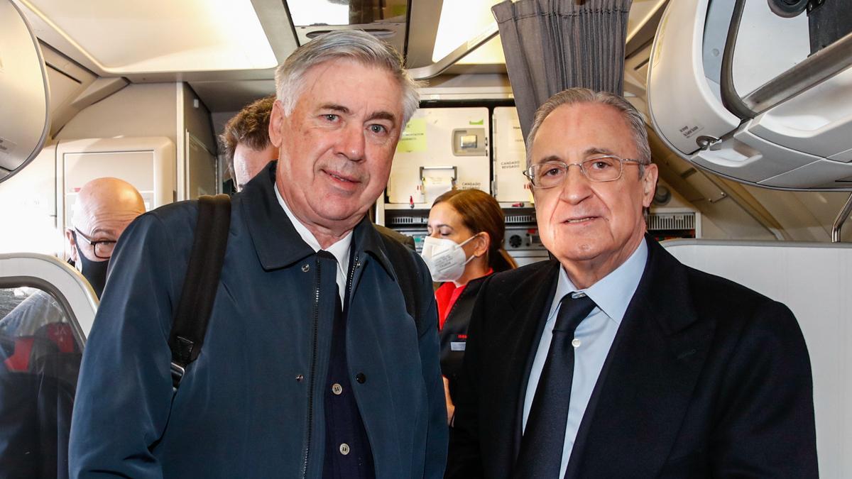 Carlo Ancelotti y Florentino Pérez en un desplazamiento del Real Madrid